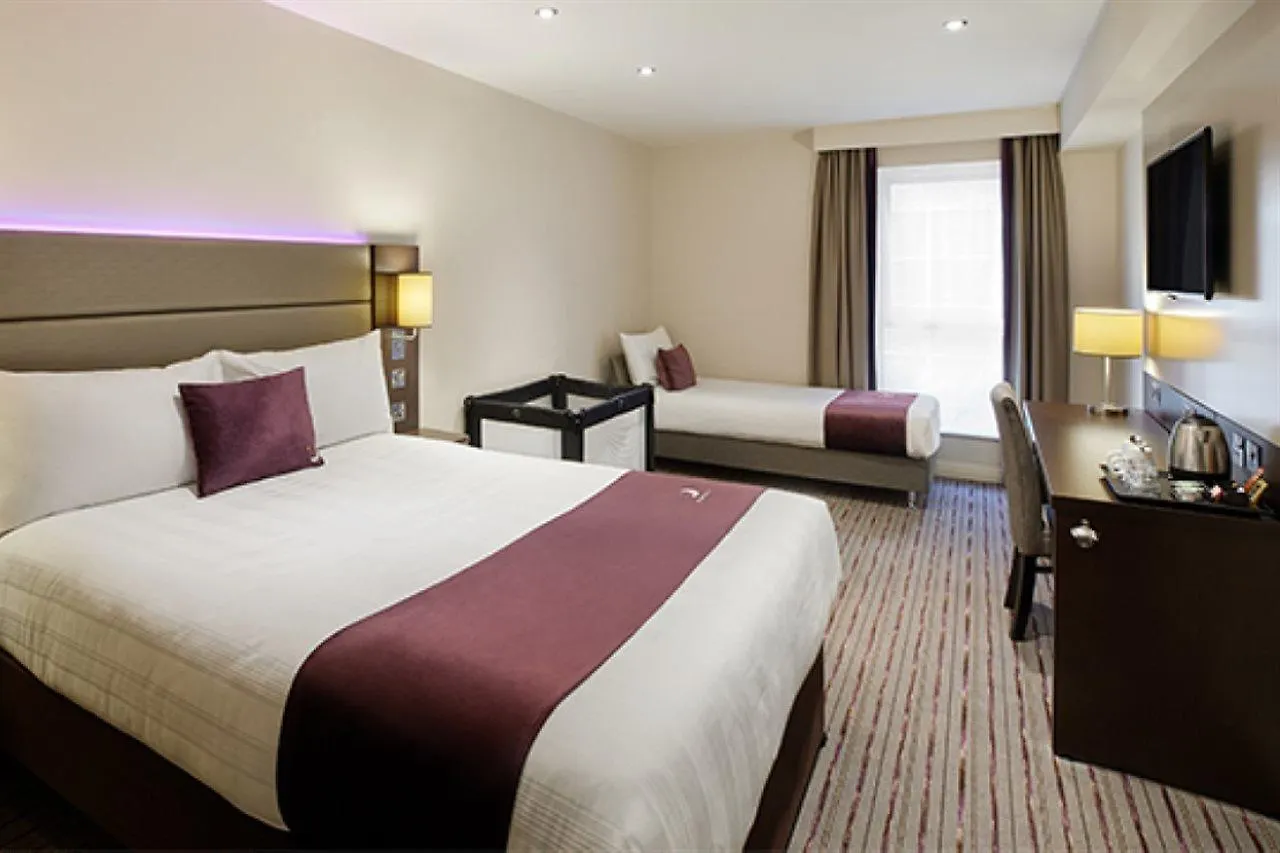 Premier Inn Liverpool 3*,